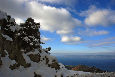 Schnee in den Bergen von Lesvos
